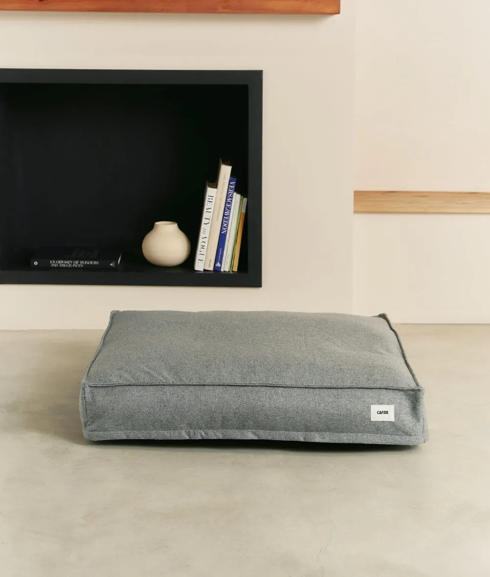 Cama Perro Gris, Cuadra