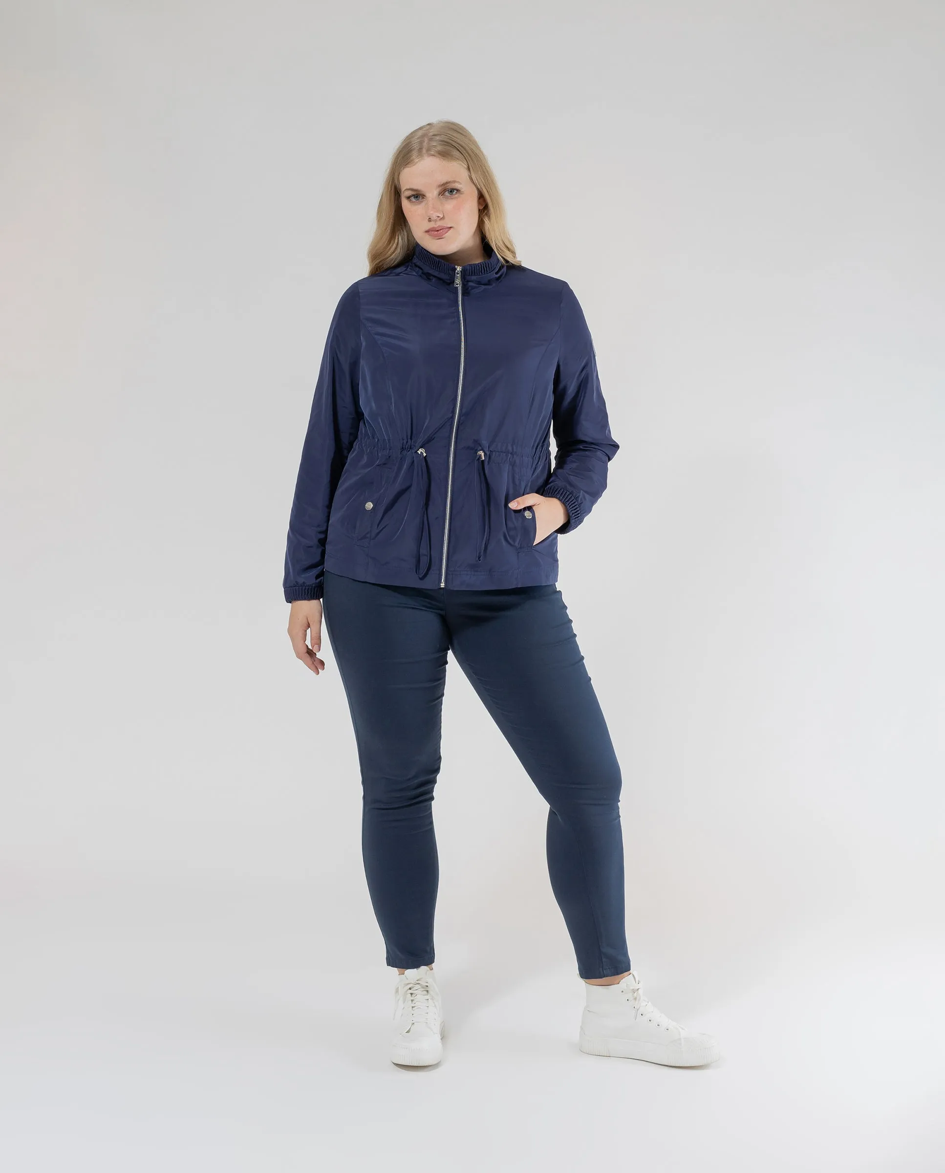 PARKA CORTA MANGA LARGA Y CUELLO ALTO AZUL OSCURO