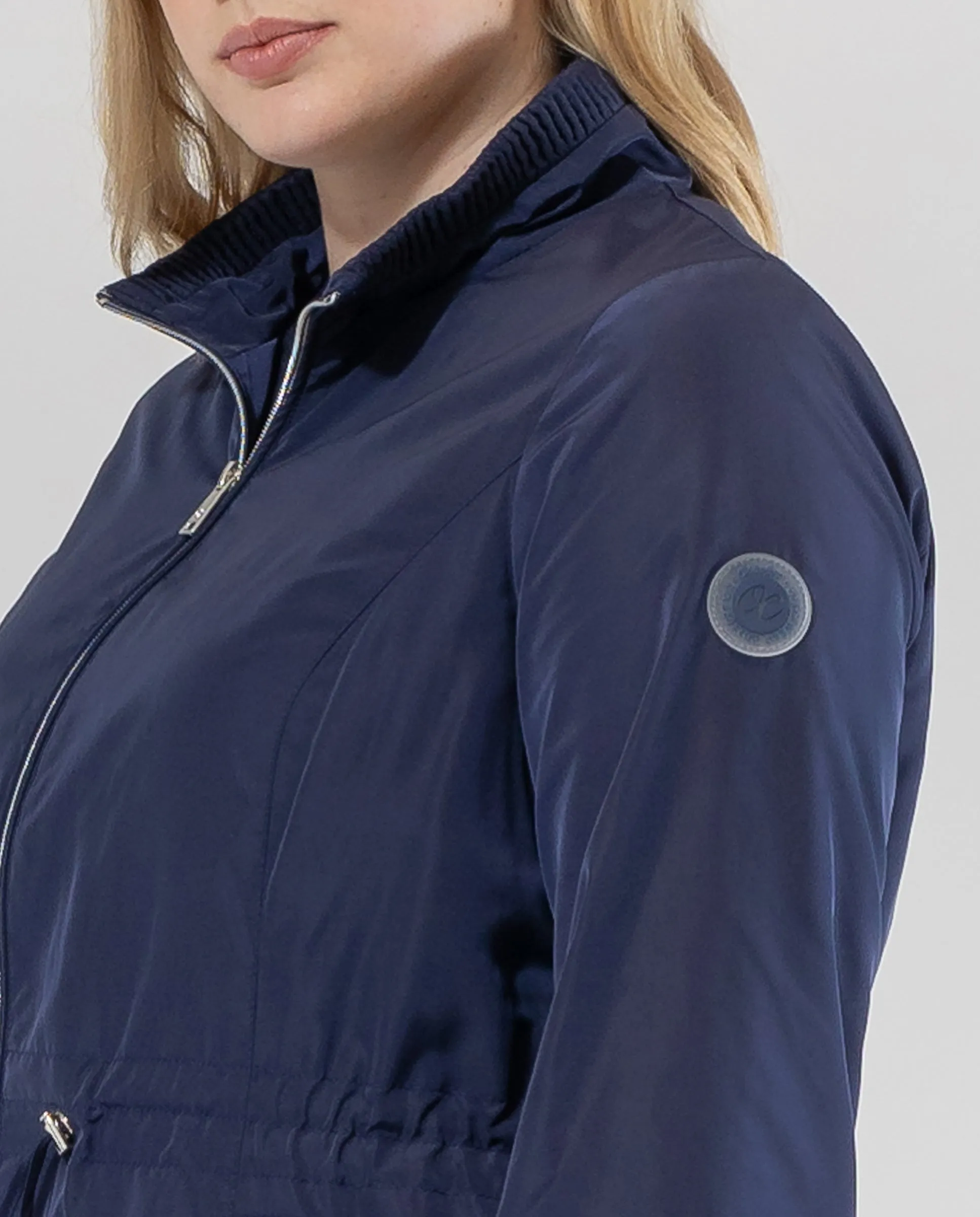 PARKA CORTA MANGA LARGA Y CUELLO ALTO AZUL OSCURO